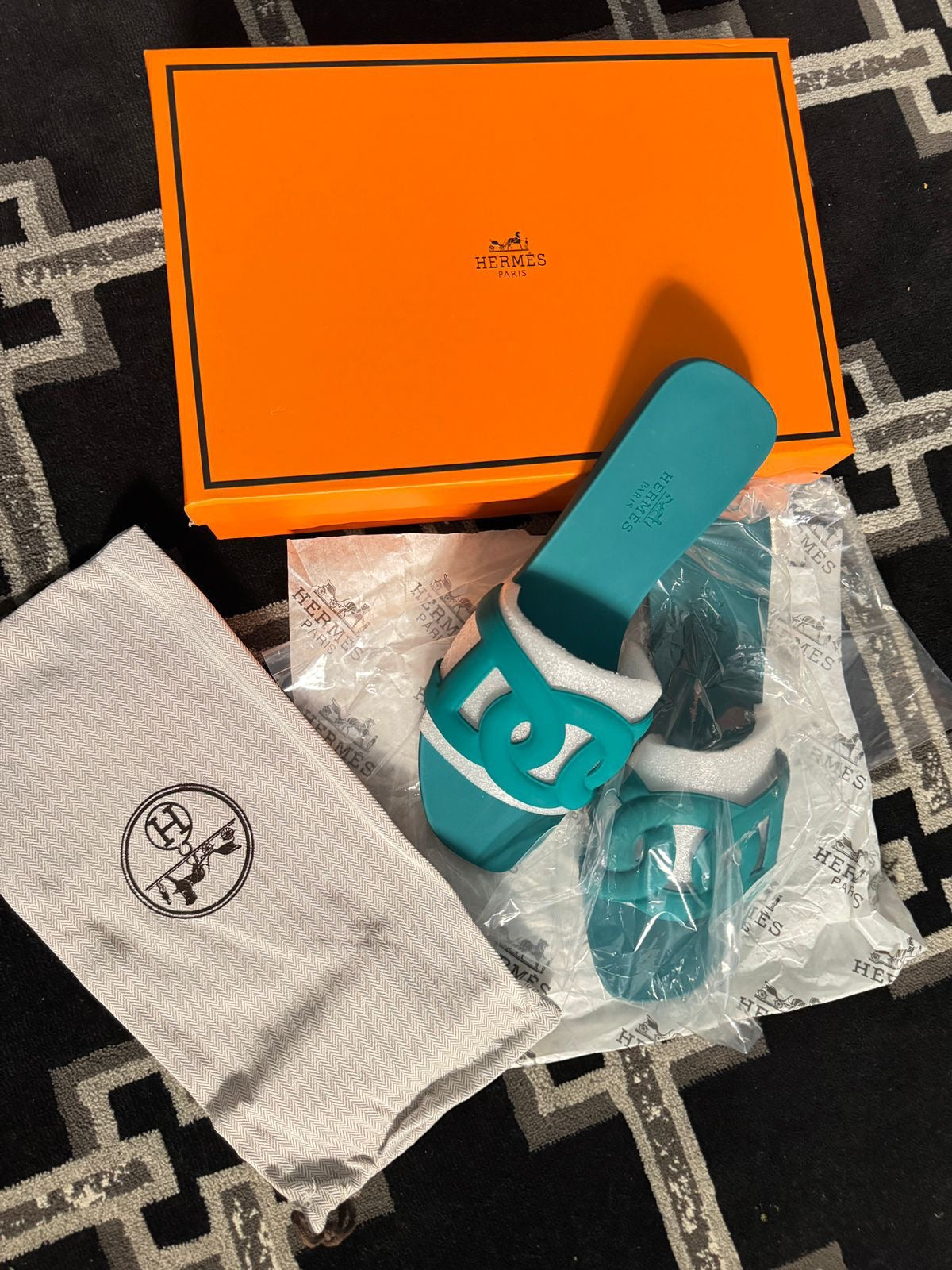 Hermès Aloha Slides – Chaîne d’Ancre Cut-Out Strap